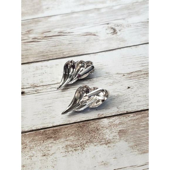 Vintage Clip On Earrings - Silver Tone Swoosh Like Chunky - Picture 3 of 4